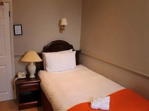 The Crown Hotel 法拉姆灵厄姆 外观 照片